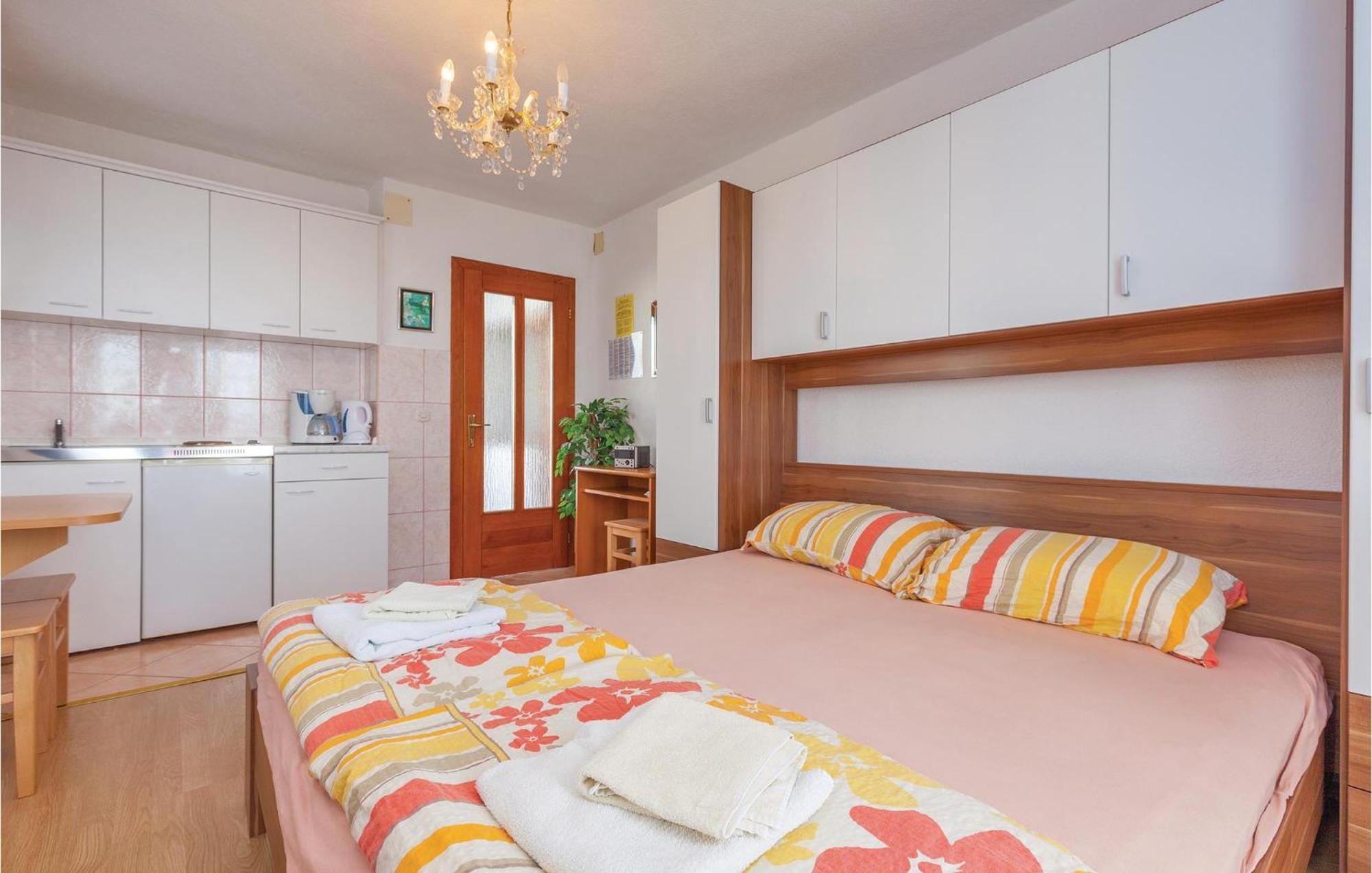 Nice Apartment In Crikvenica With Kitchen ภายนอก รูปภาพ
