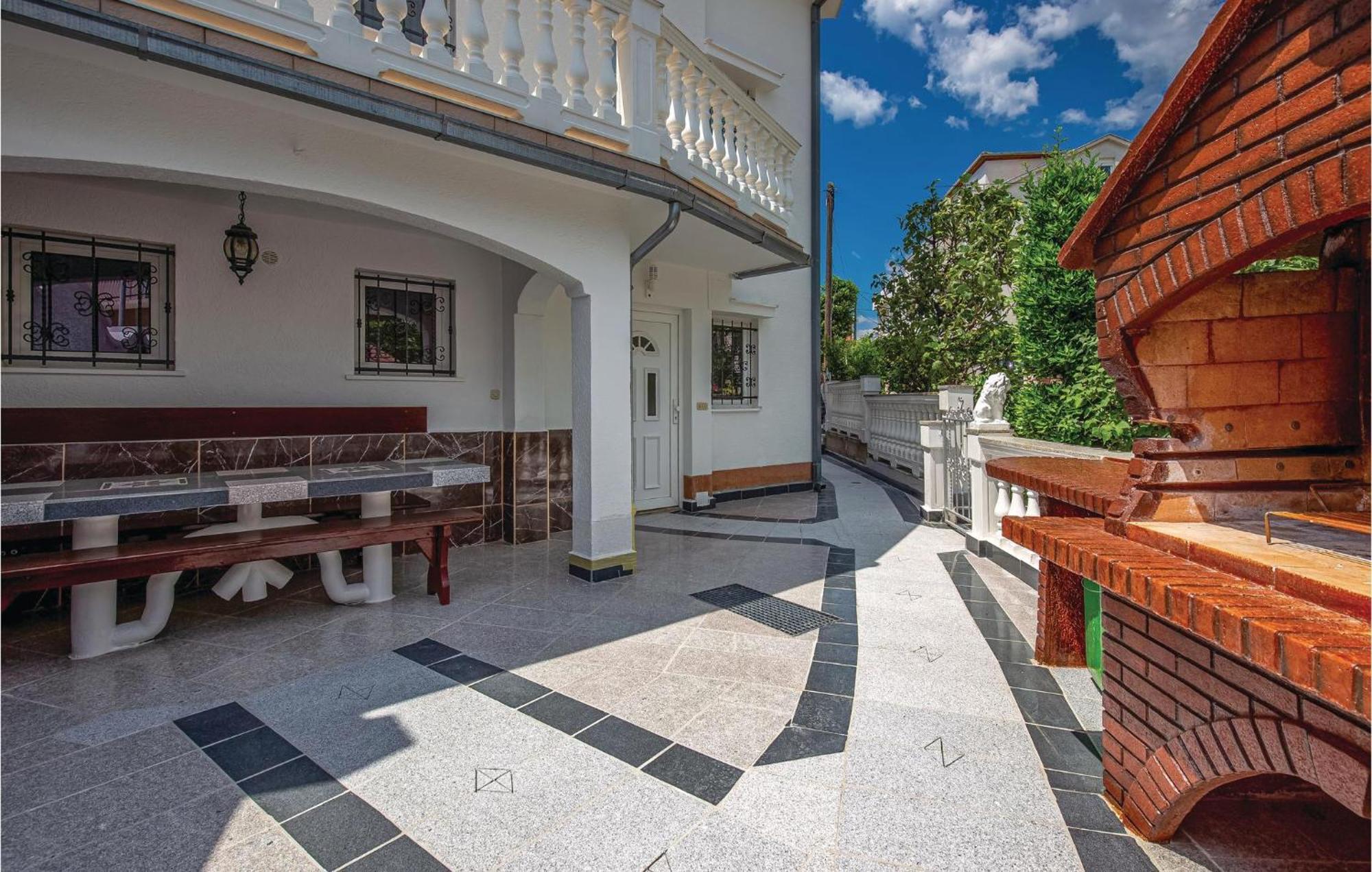 Nice Apartment In Crikvenica With Kitchen ภายนอก รูปภาพ