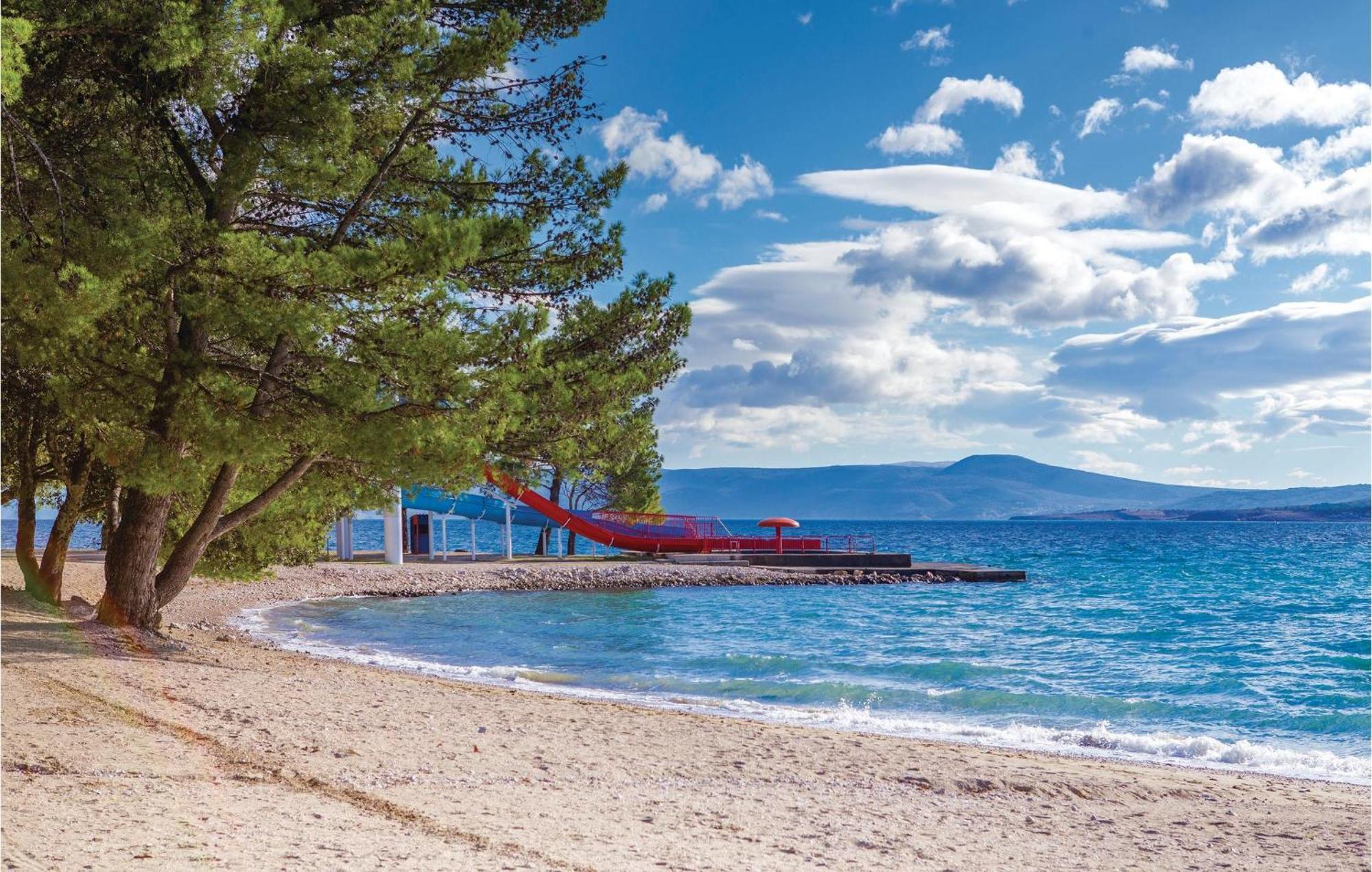 Nice Apartment In Crikvenica With Kitchen ภายนอก รูปภาพ