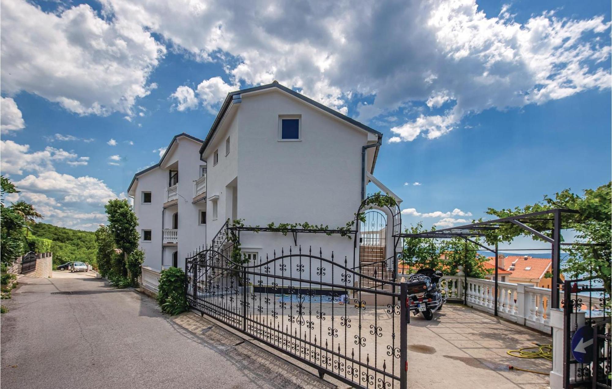 Nice Apartment In Crikvenica With Kitchen ภายนอก รูปภาพ