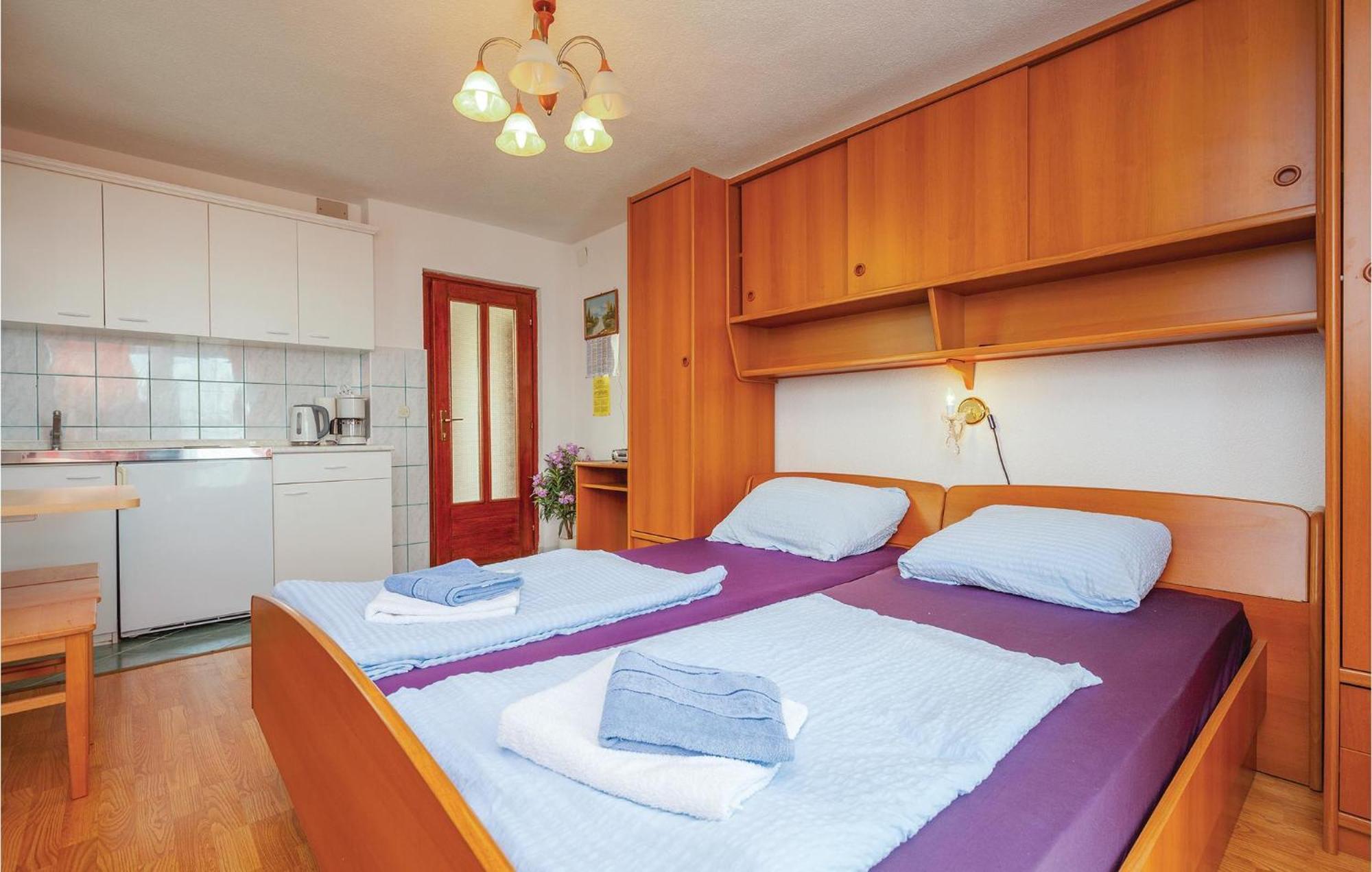 Nice Apartment In Crikvenica With Kitchen ภายนอก รูปภาพ